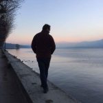 photo de éric planes au bord de l'eau